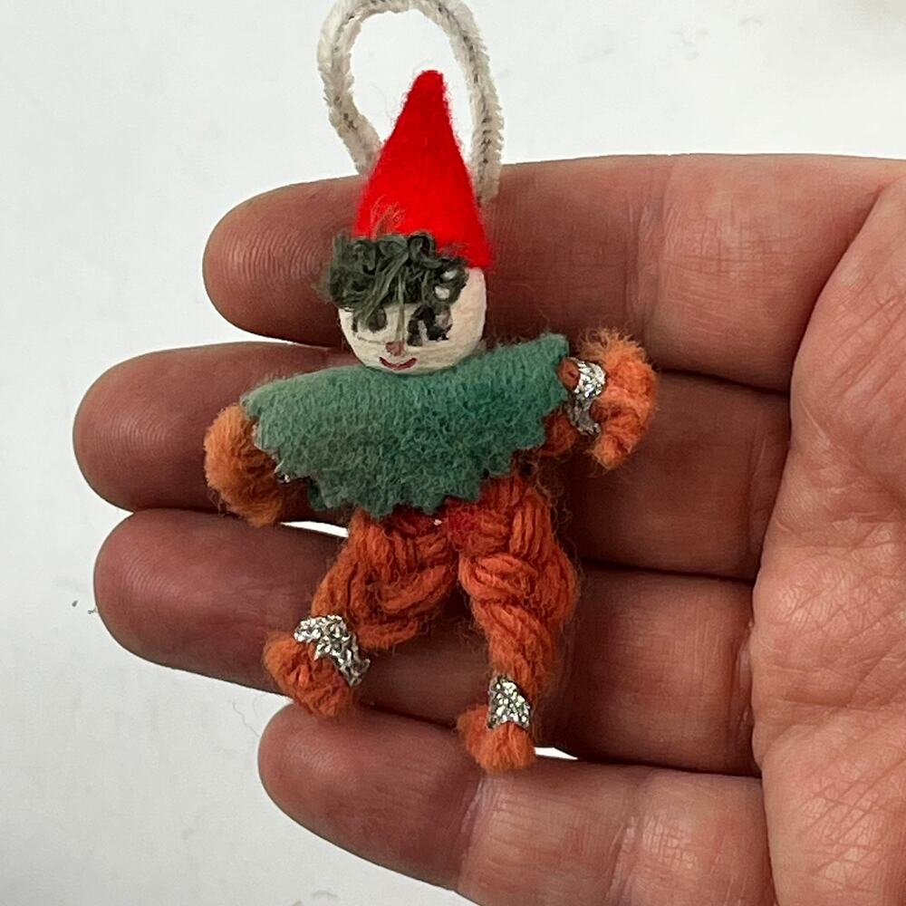 Vtg Mid‑Century Chenille Pipe Cleaner Poinsettia Elf Figurine Set Christmas - Picture 6 of 7